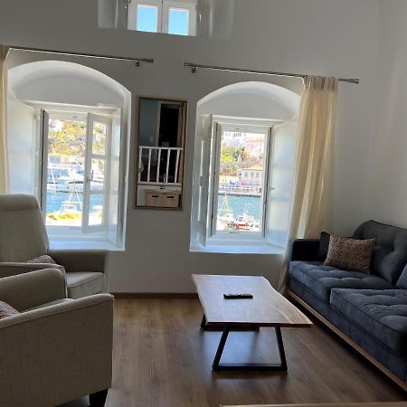 Douskos Port House Hotel Хидра Екстериор снимка